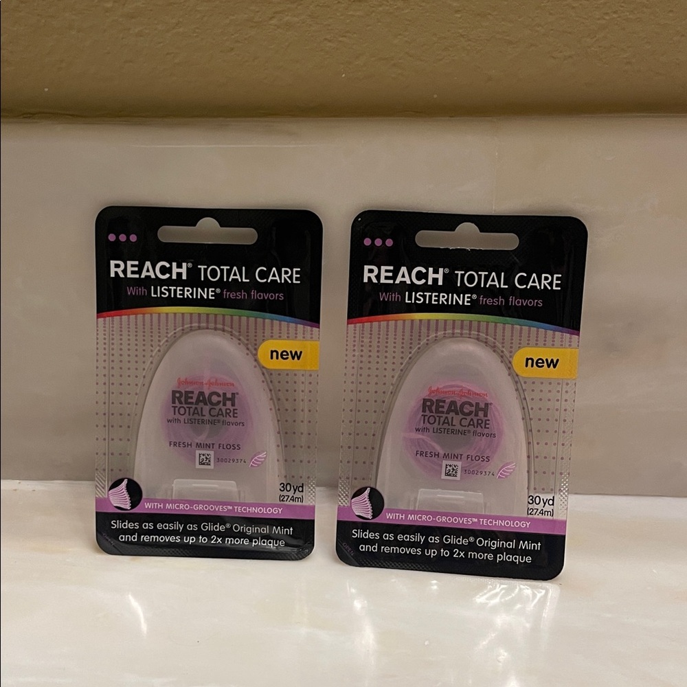Reach Total Care Floss with Listerine with Micro Grooves Set of 2